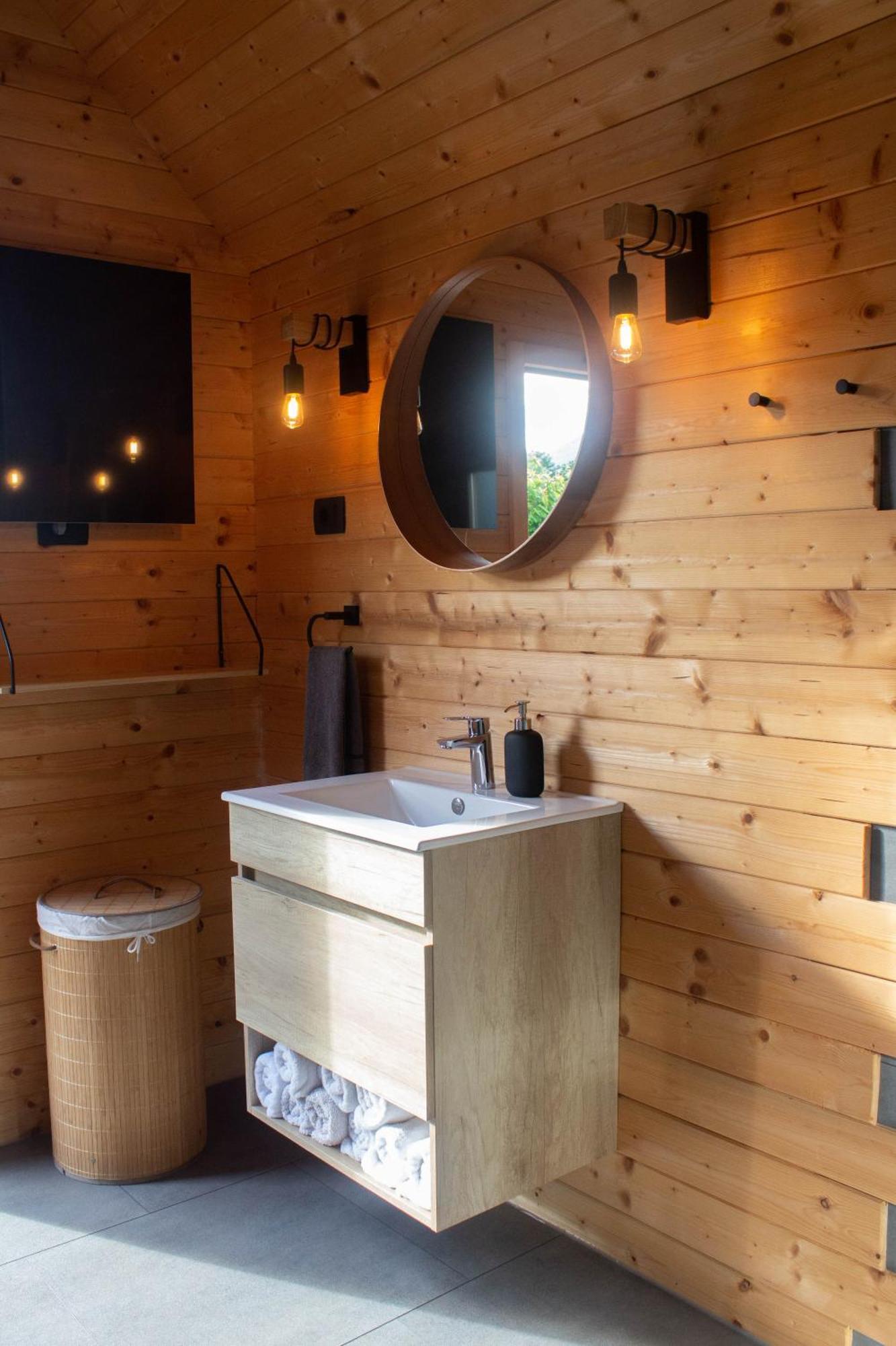 Отель Hiska-Glamping Айдовшчина Экстерьер фото